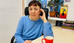 “Вибрали 10 роликів з мого тіктоку, щоб дати мені статтю “про екстремізм”: блогерка Олена Наумова про 11 днів підвалу та активізм в окупованому Херсоні