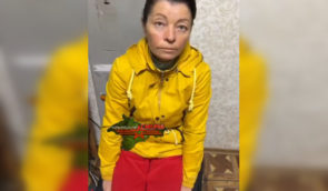 У Криму окупанти штурмували магазин із продавчинею, яка в соцмережі опублікувала кліп “Фортеця Бахмут”