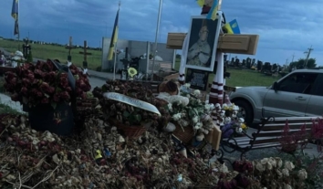 Звільнили керівника кладовища, де невідомі вже двічі обікрали поховання військового Назарія Гринцевича