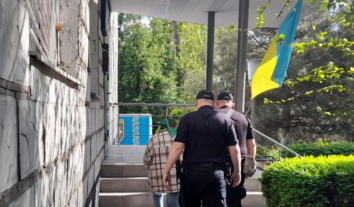 В Одесі під варту відправили жінку, яка напідпитку вдарила сина ножем у груди