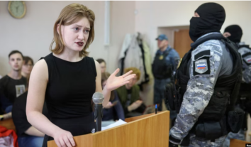 В Росії суд оштрафував засуджену активістку Дар’ю Козирєву за “дискредитацію” армії РФ
